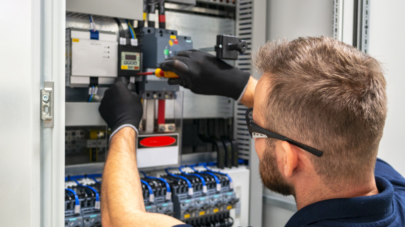 Commercial Electrician in Newport, Vermont